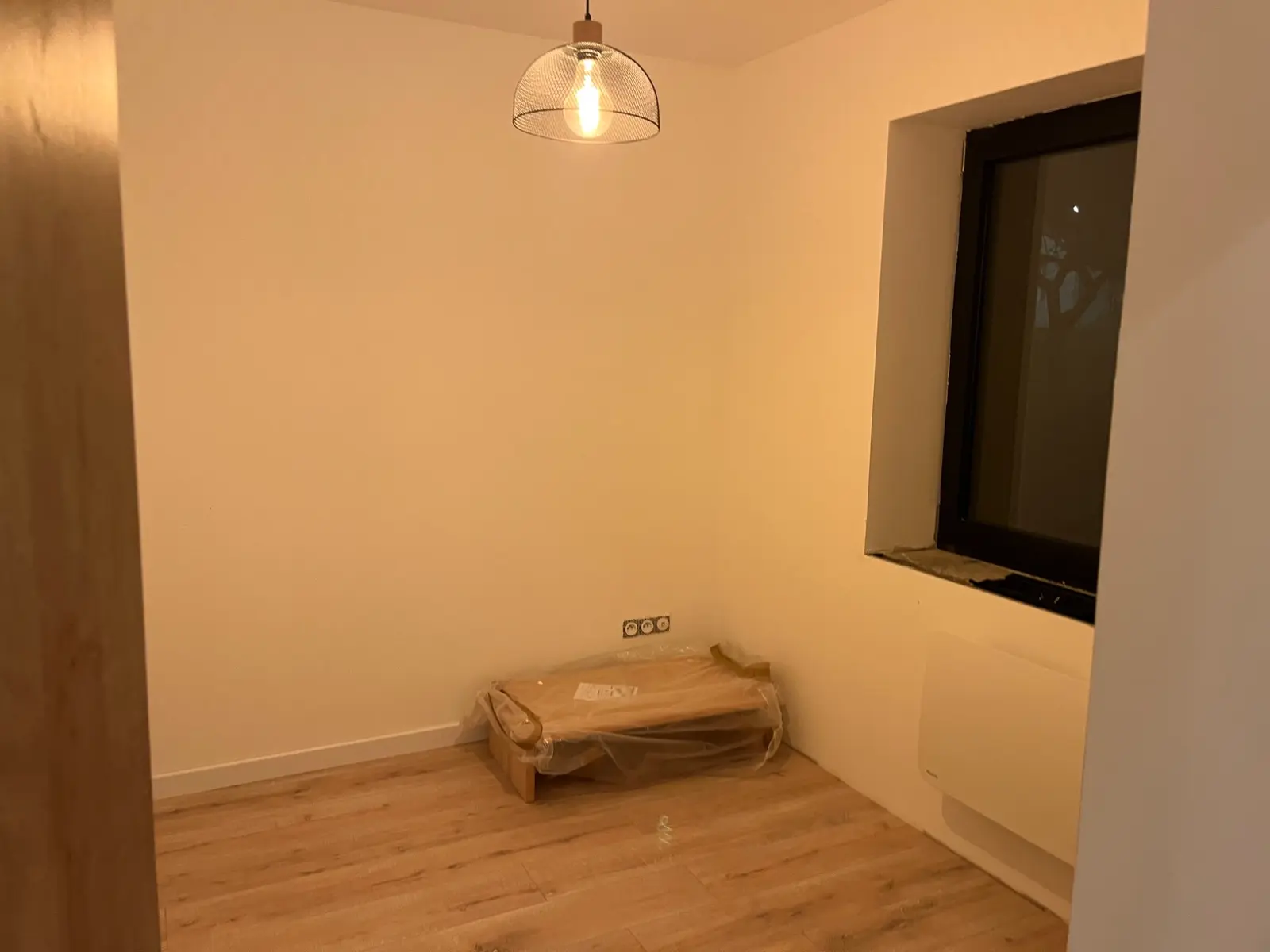 Pièce terminée avec équipements installés